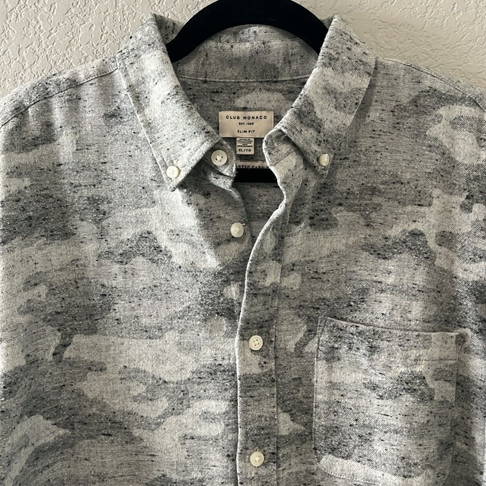 CLUB MONACO Light Grey Camo Donegal Long Sleeve Button Down, Size XL - Picture 2 of 10